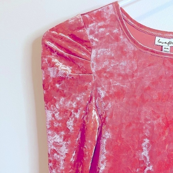 NWT love, Fire Crushed Velvet Long Sleeve Crop Top Peachy/Pink Size Medium - Picture 4 of 12